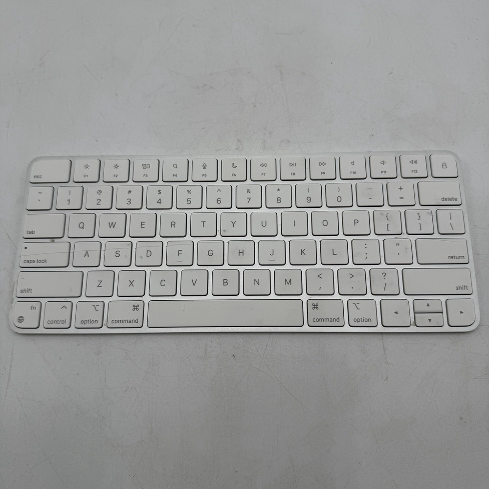 Apple Magic Keyboard Lightning Port Silver/White - US English A2450